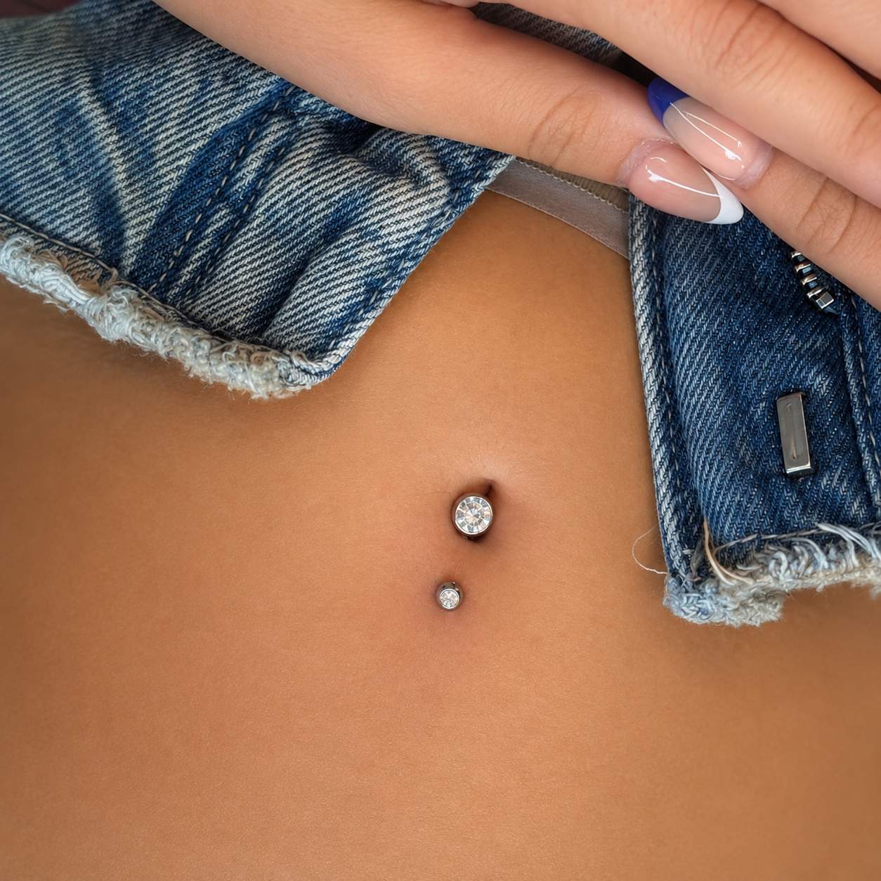 Piercing pupíku belly piercing v Liberci - profesionální aplikace v salonu Hey Beauty